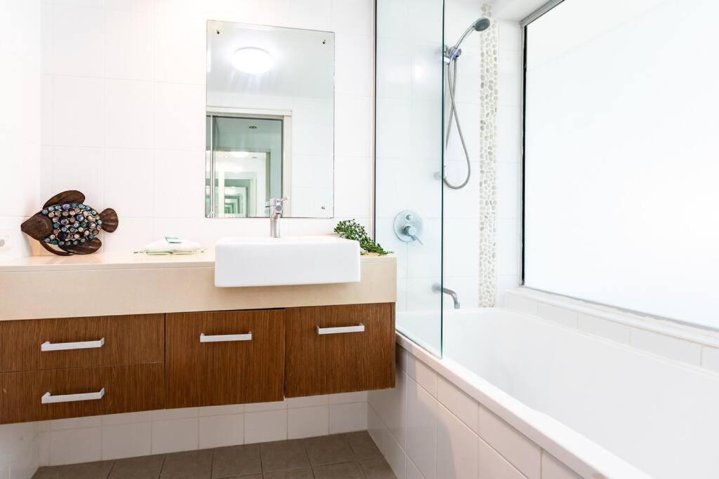 Seaviews at Searene, Spacious, Pool & Free WIFI