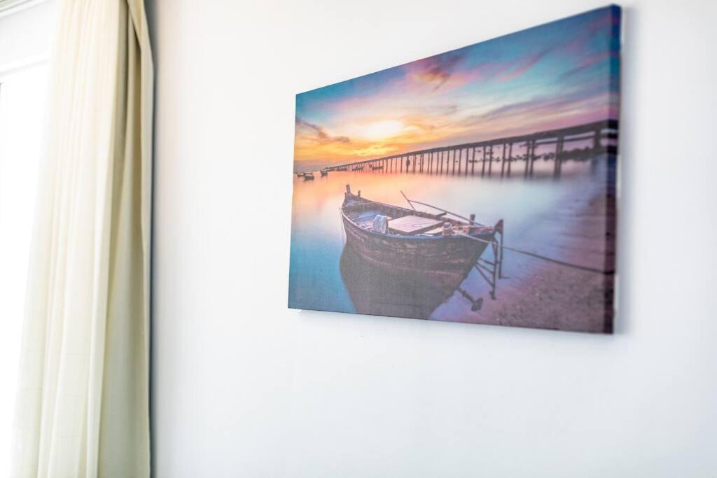 Seaviews at Searene, Spacious, Pool & Free WIFI