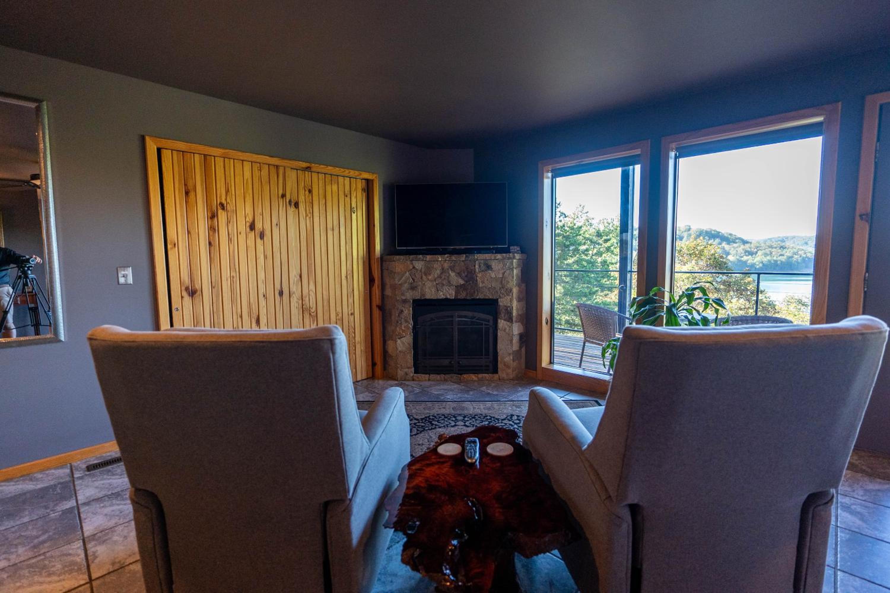 Beaver Lakefront Cabins - Couples Only Getaways