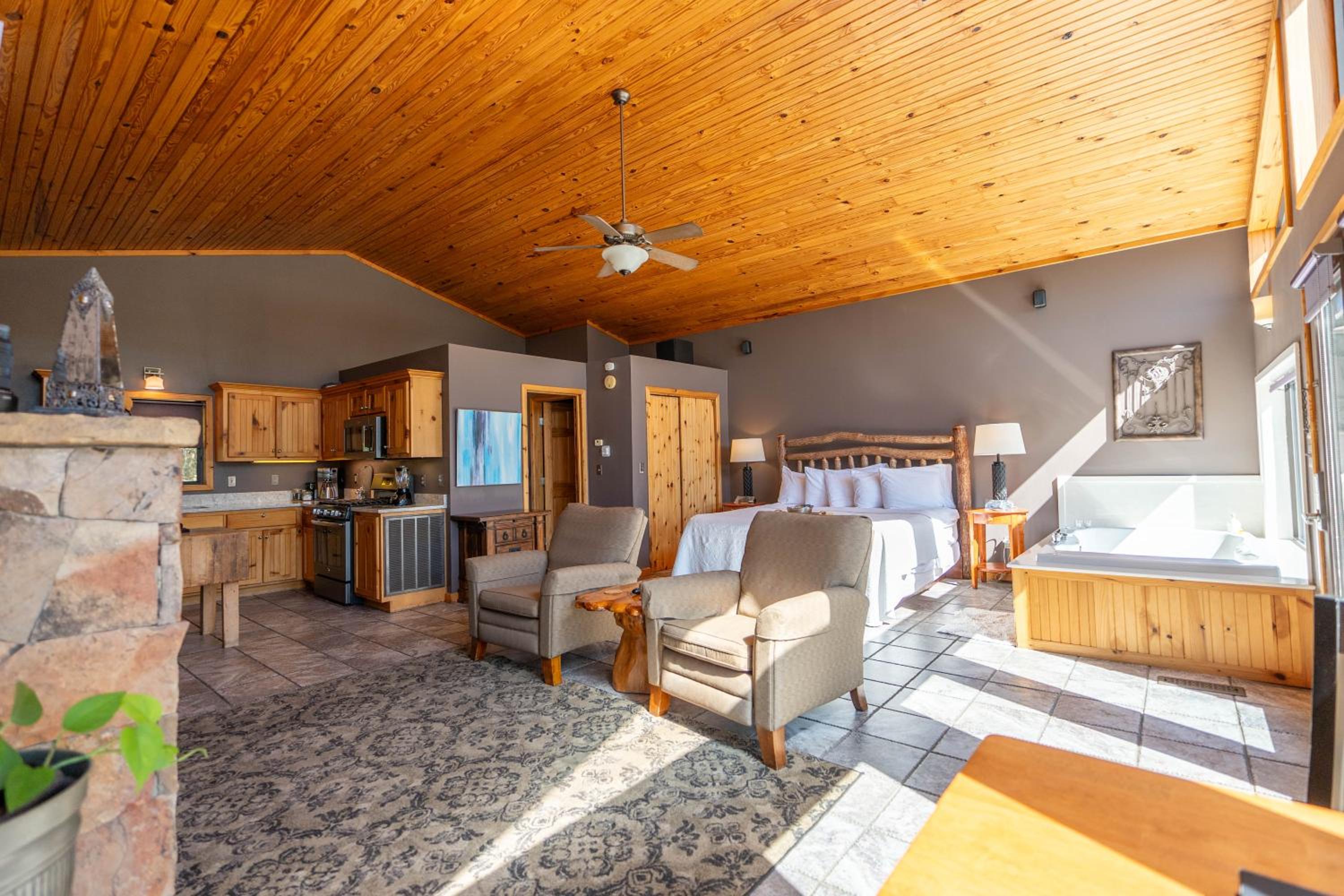 Beaver Lakefront Cabins - Couples Only Getaways