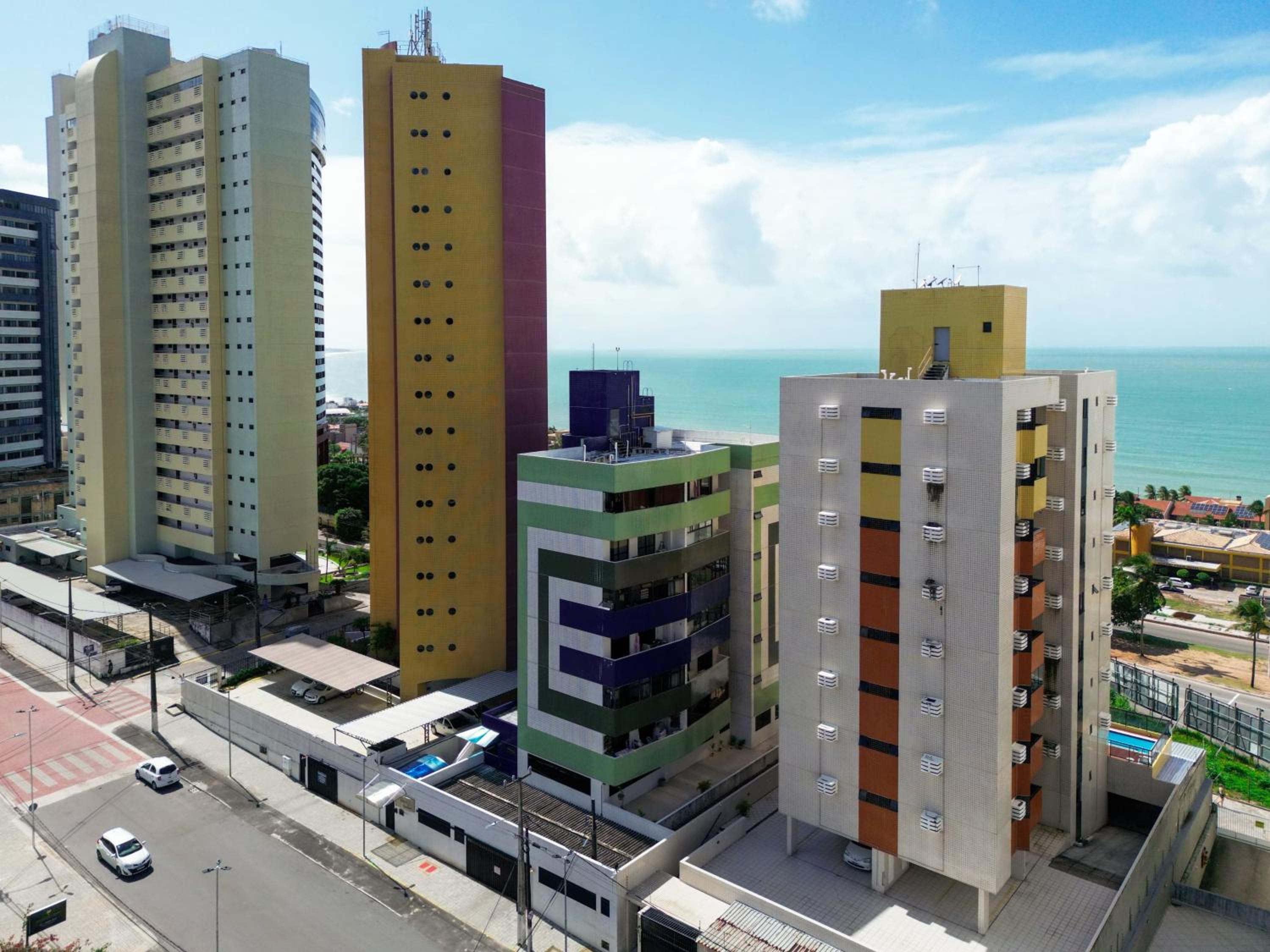 Apto moderno em Ponta Negra - Garagem e conforto