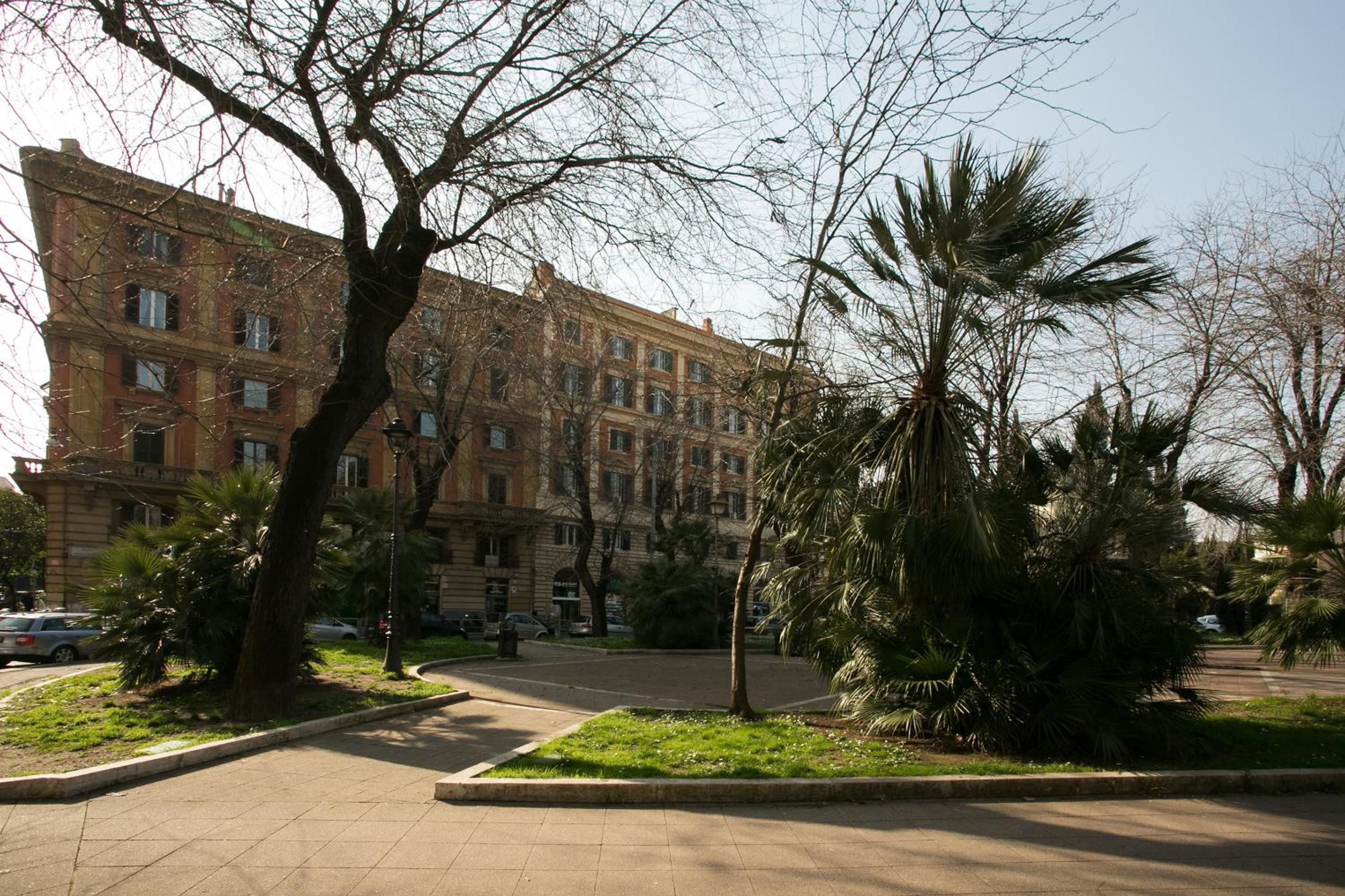 Cola Di Rienzo A E B