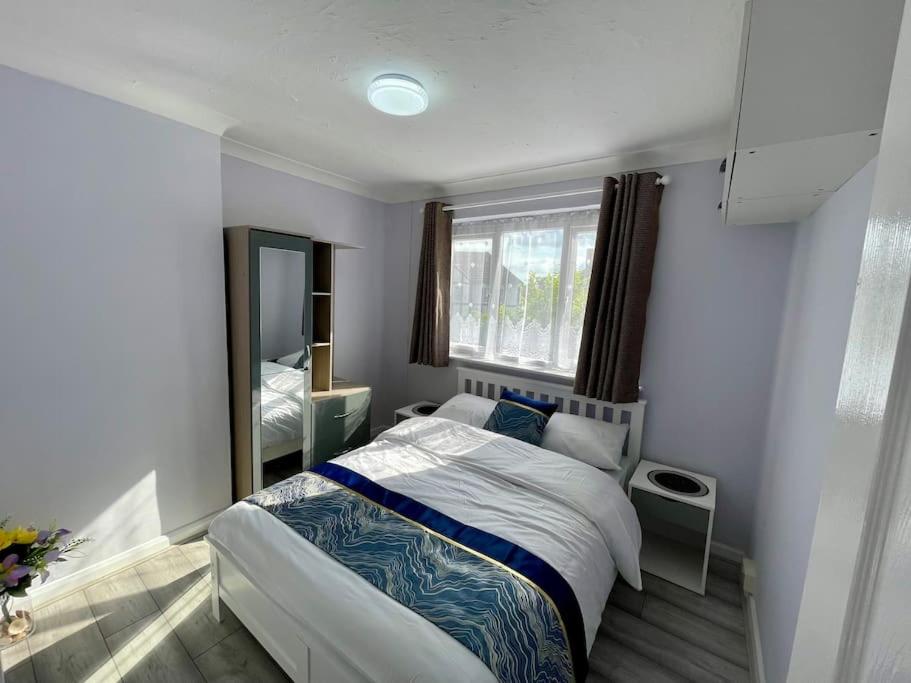 Semi Detached House in Aldershot view 3