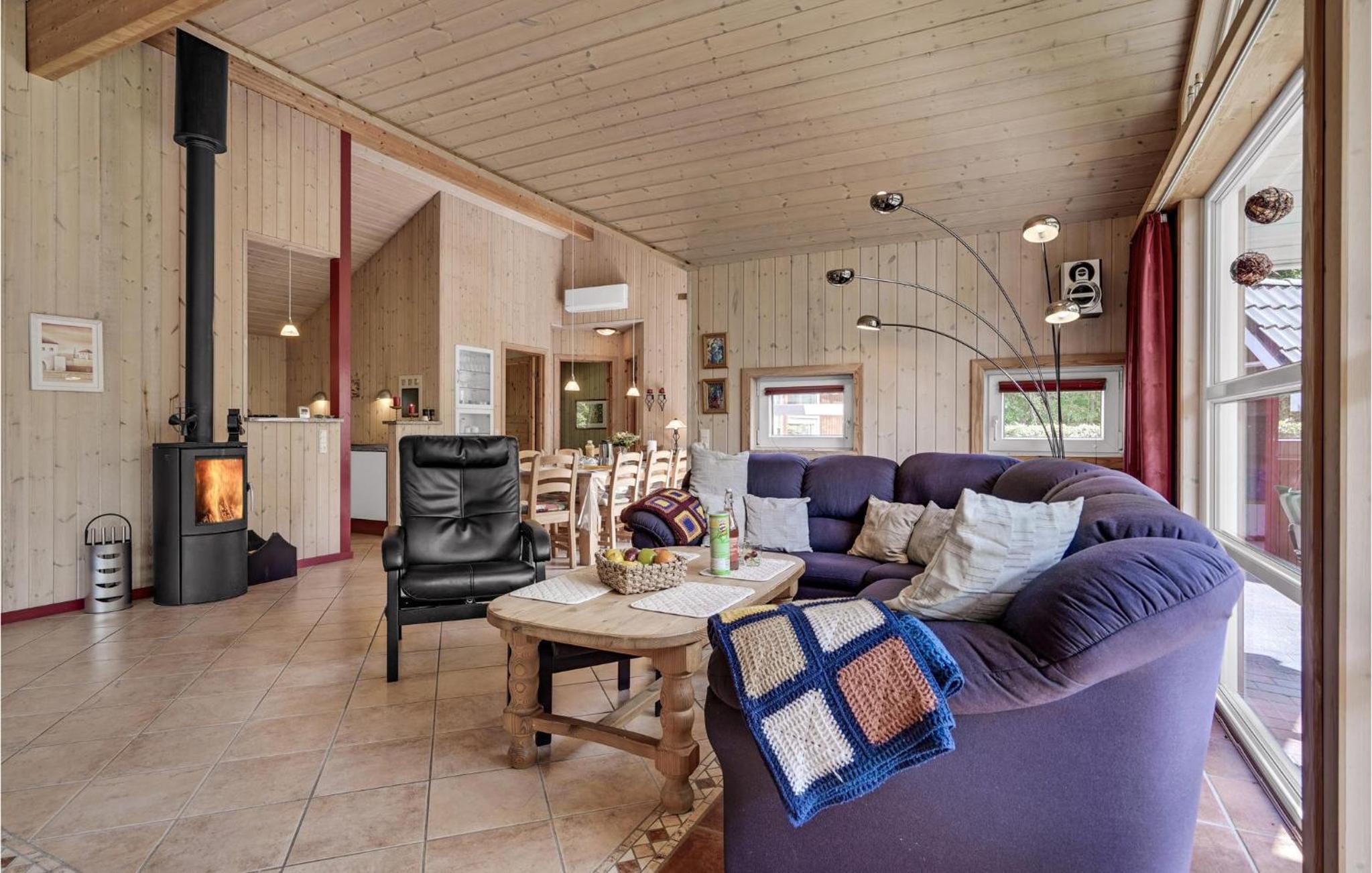 4 Bedroom Beautiful Home In Oksbøl view 3