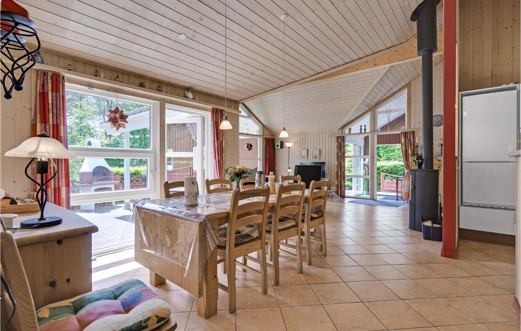 4 Bedroom Beautiful Home In Oksbøl view 4