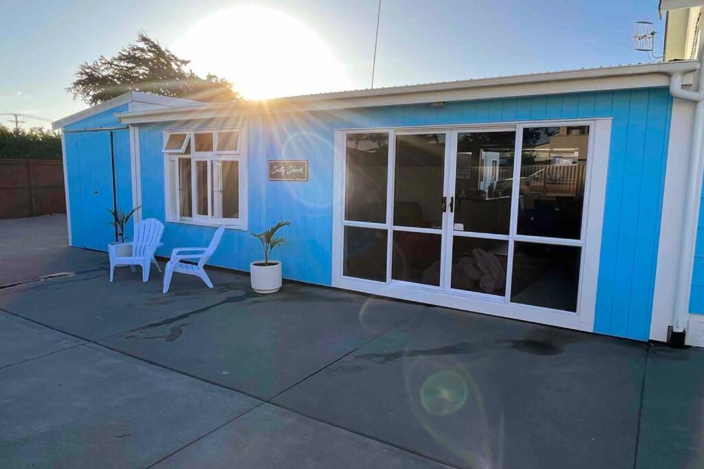 Hotel T Two Salty Shack- right across from the beach! - Image 1