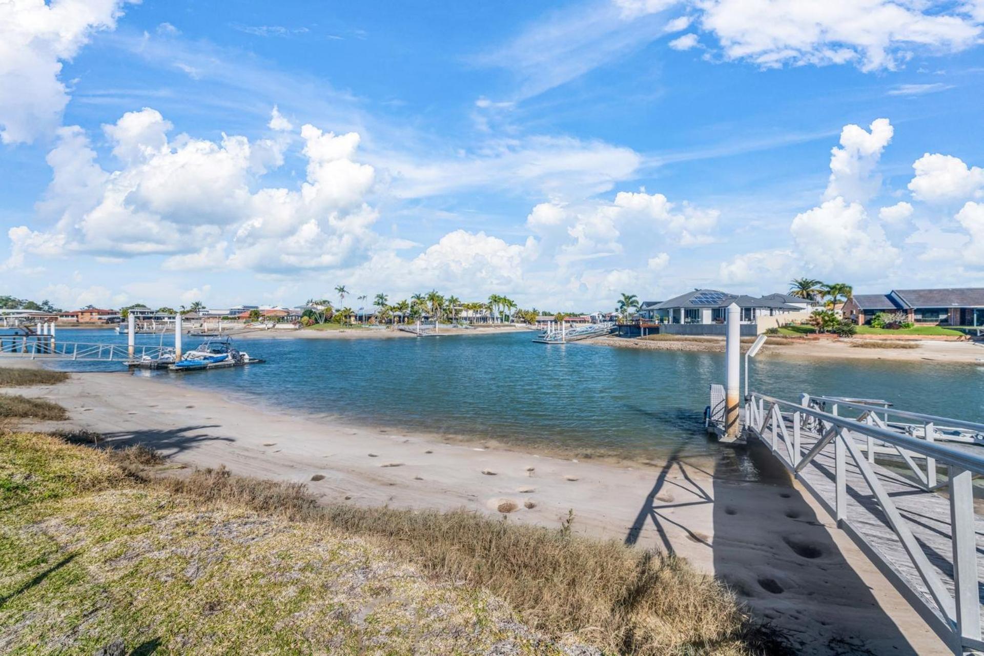 Luxurious 4 bedroom waterfront home pet friendly near Ocean