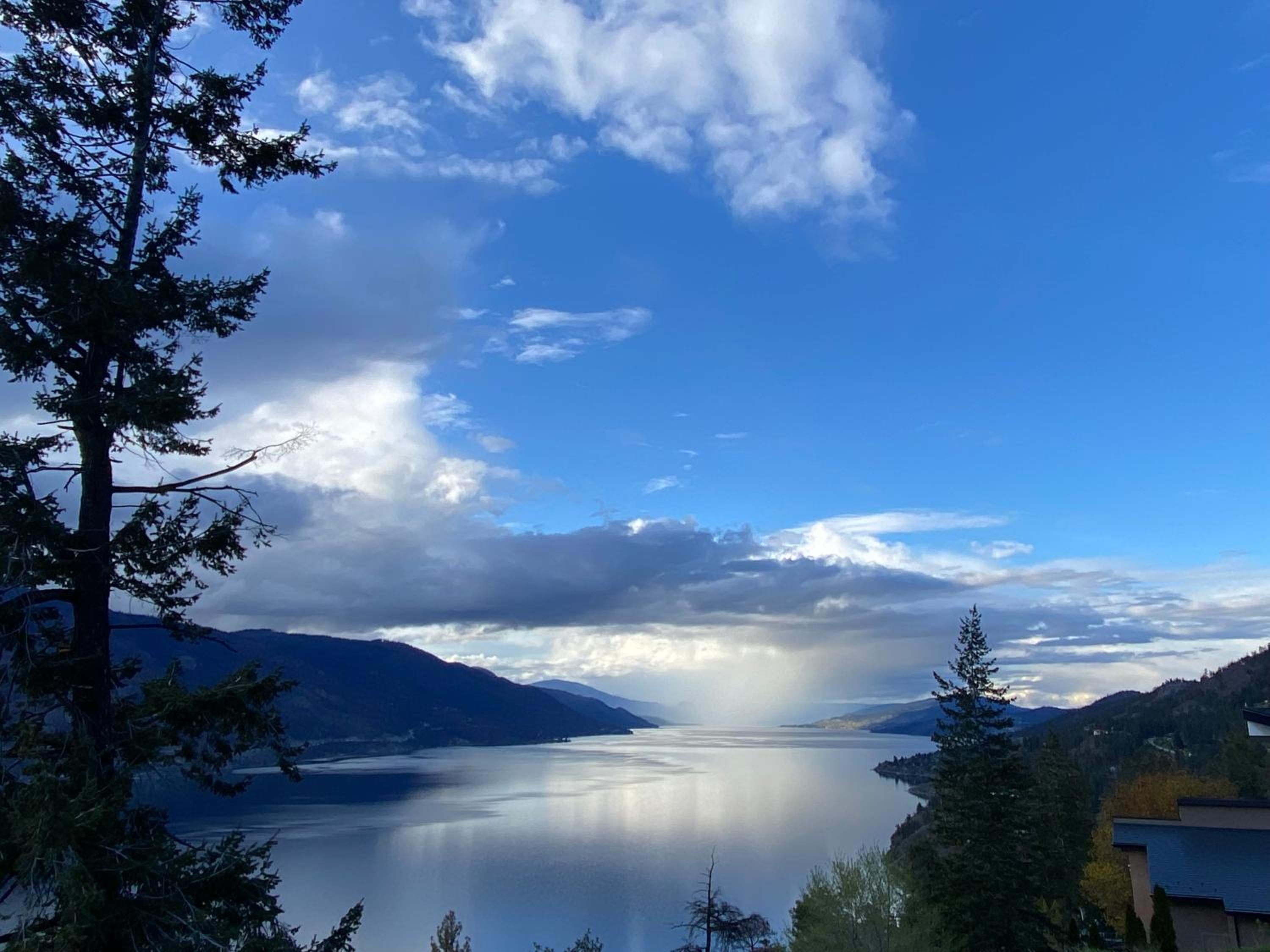 Kelowfornia Lakeview Retreat
