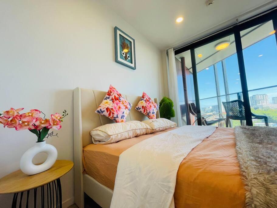 Nice Studio with High-rise view view 2