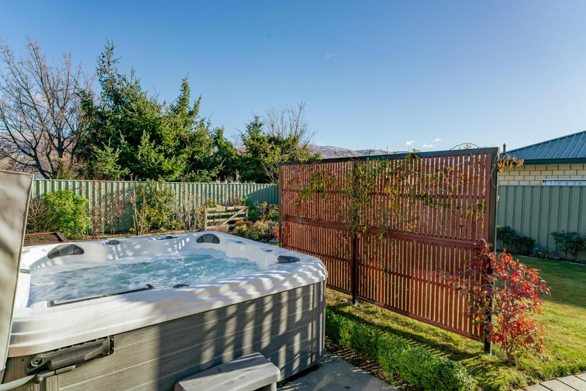 Fenwick - Cromwell Holiday Home view 5