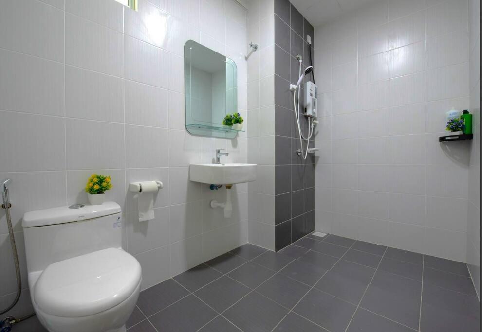 Melacca 3 Bedroom Family Suite-5min to Jonker#14pax photo 3