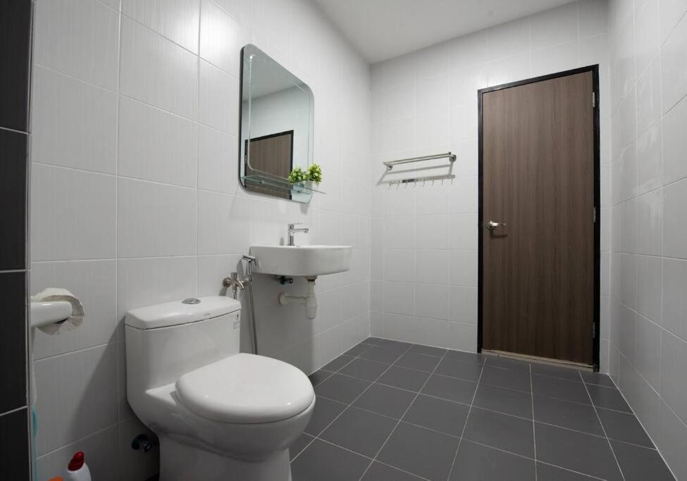 Melacca 3 Bedroom Family Suite-5min to Jonker#14pax photo 5