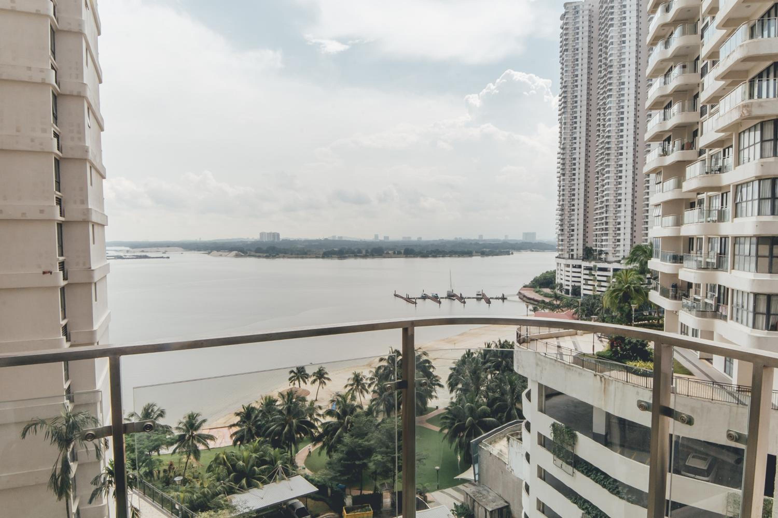 Bay Laurel Luxe HighFloor 2BR 4Pax Seaview by Our Stay