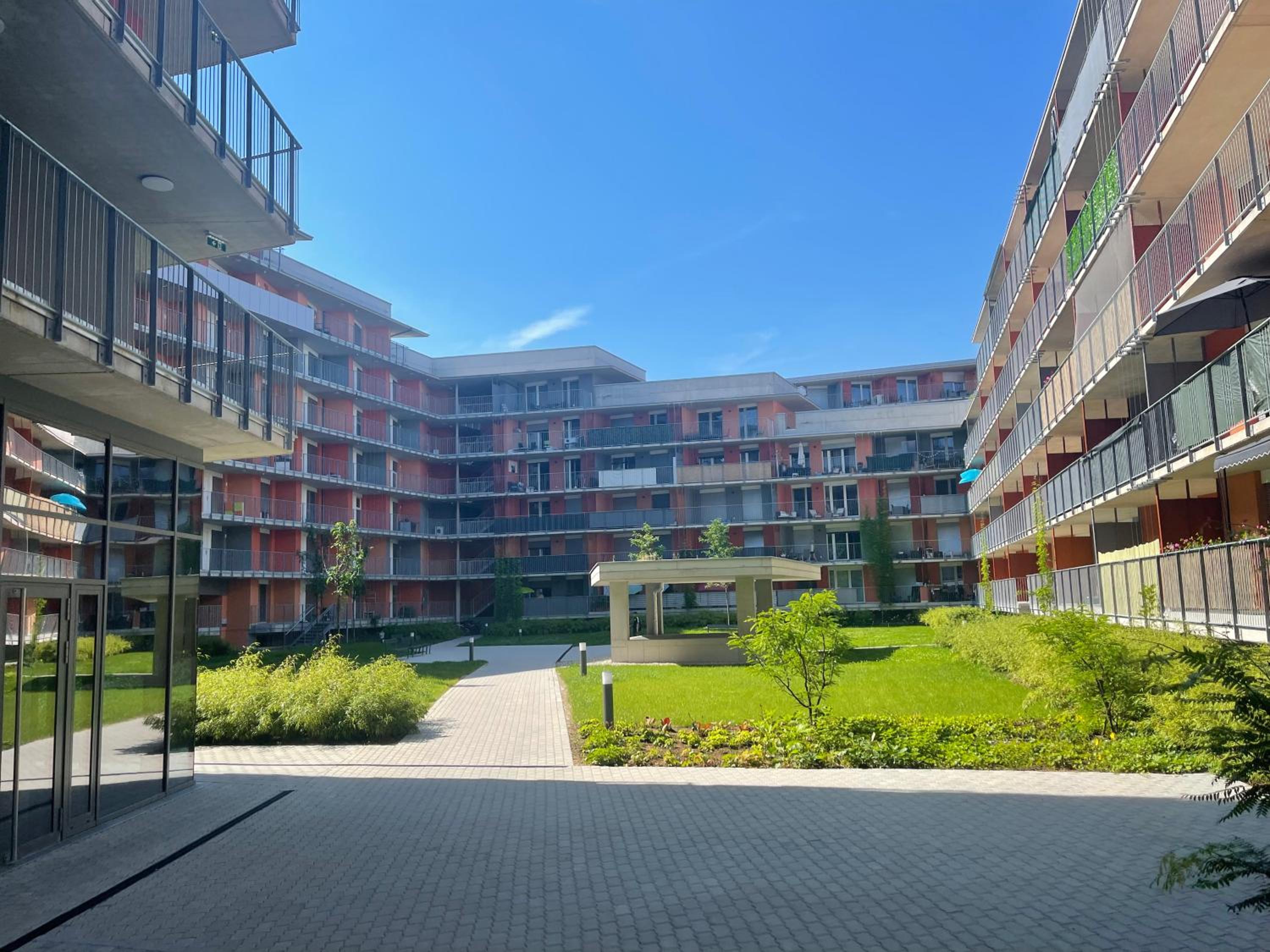 Luxusapartment mit 40 qm Terrasse, E-Parkplatz und Parkplatz