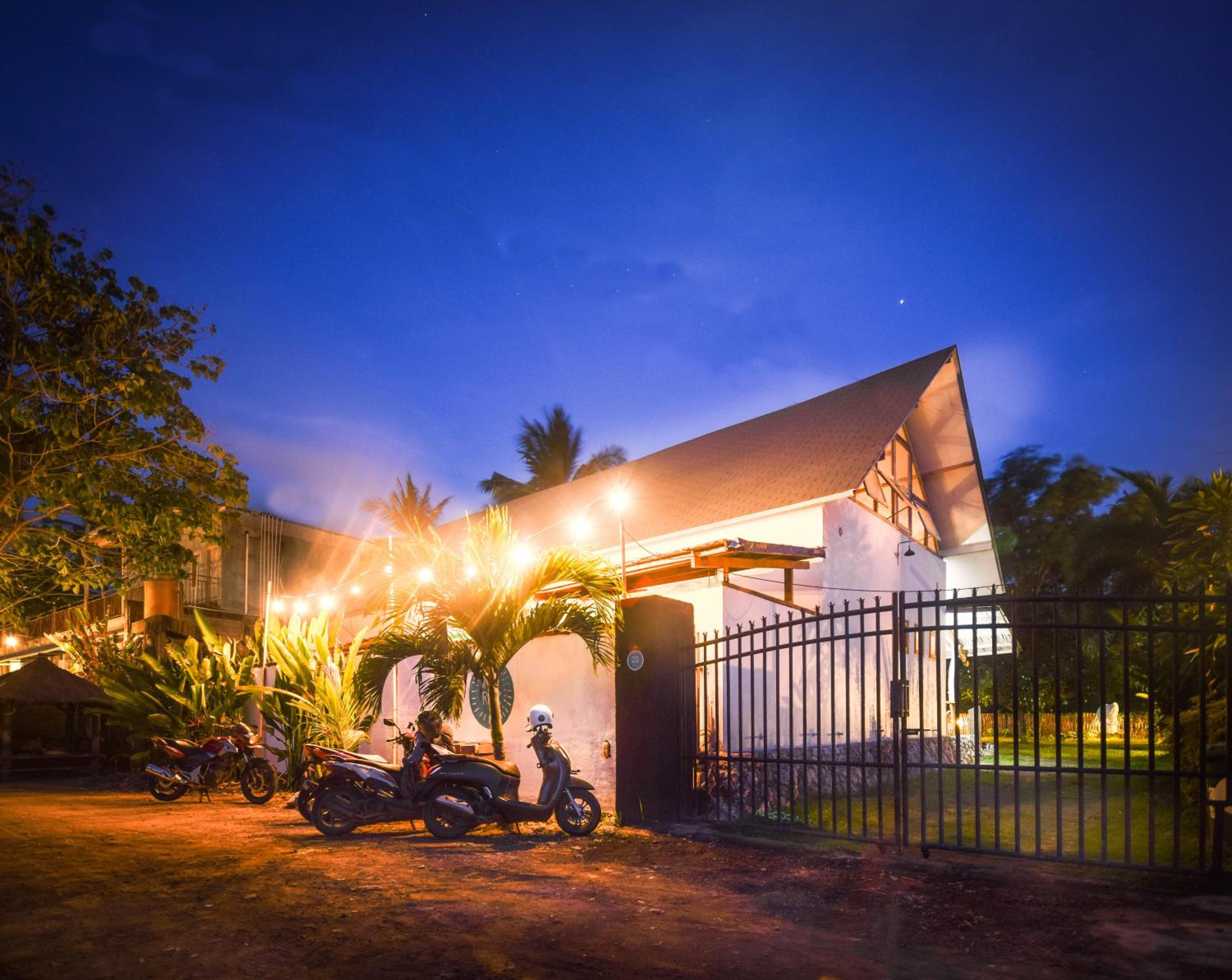 Iron Rose Villa with garden & pool Kuta Lombok view 5