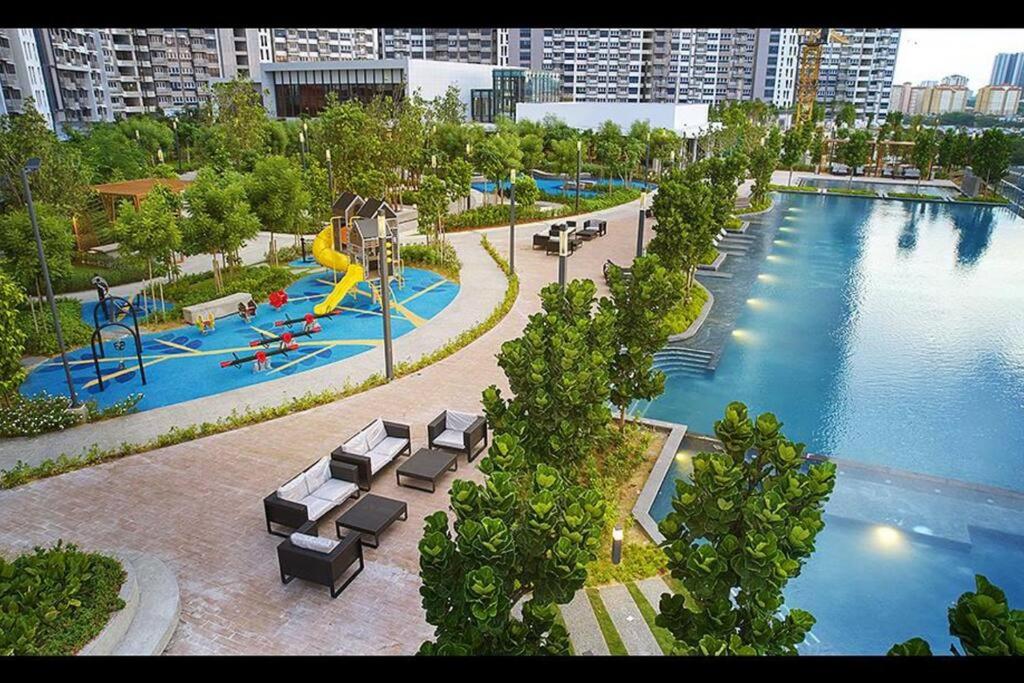 TrxKlccPavVelo, MrtLrt, 13PAX, 4R2B, KLCCPavTRXVelocity X MrtLrt X 13PAX X 4R2B X Free 4CPark