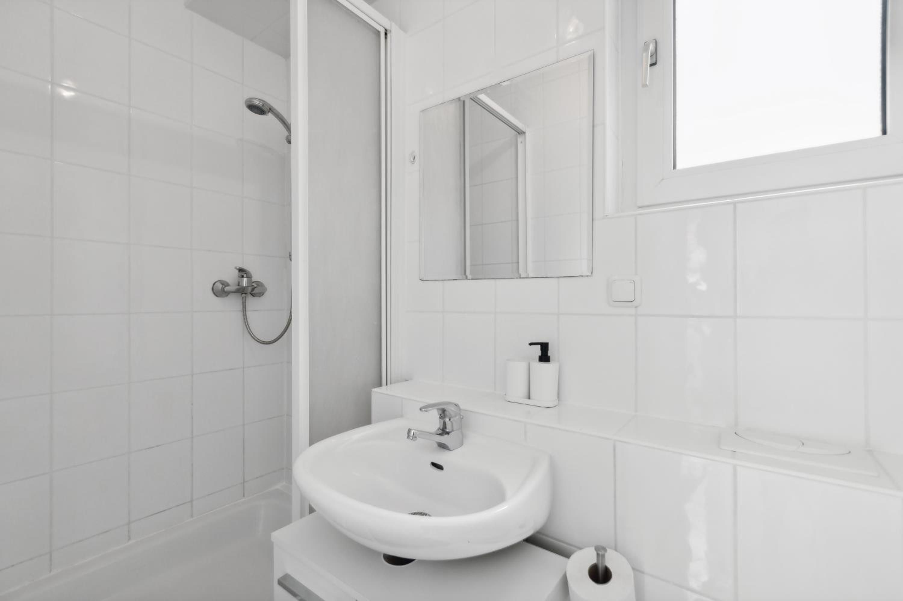 Modernes 3 Zimmer Apartment frisch saniert und möbliert