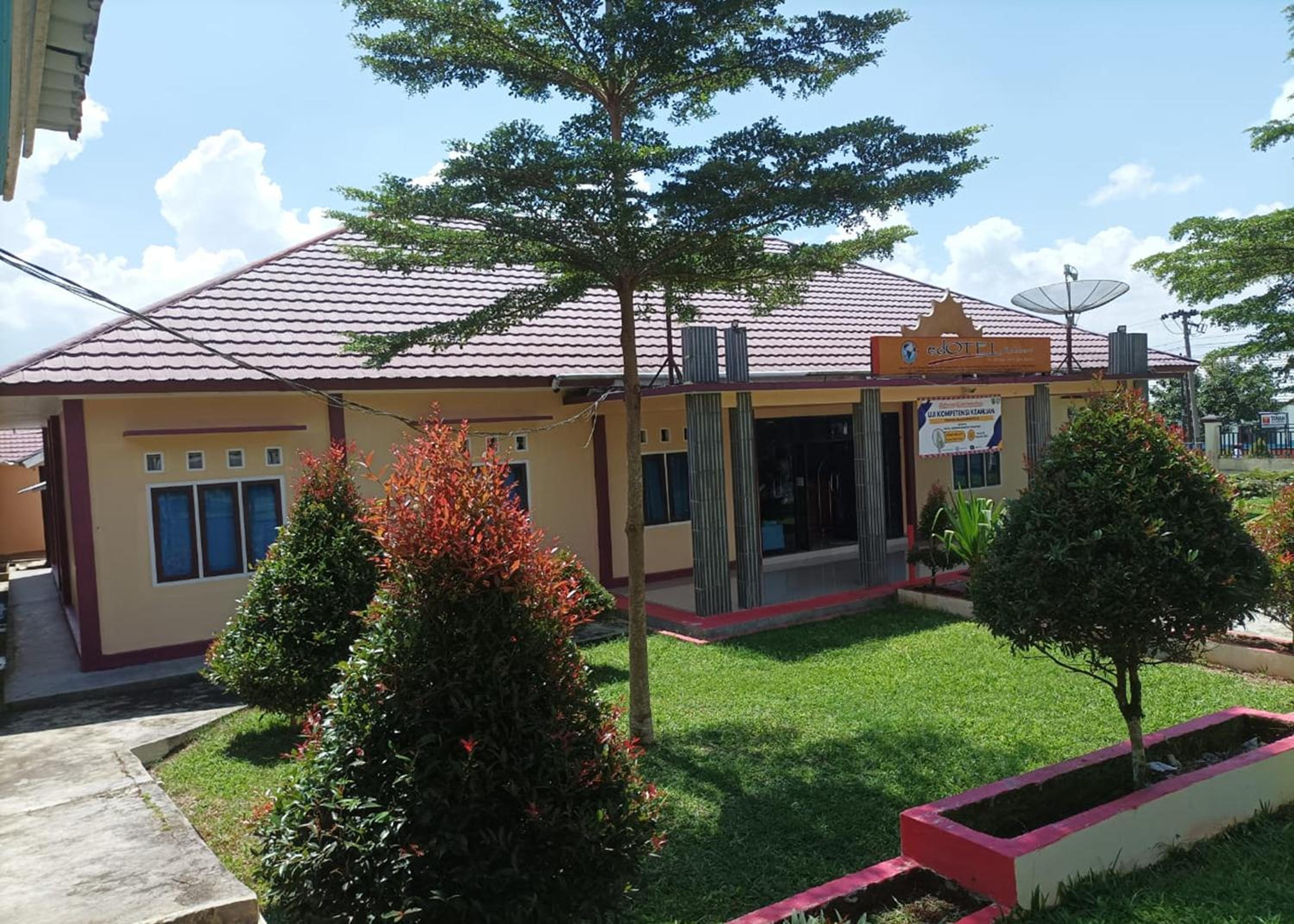 Hotel Robbani Edotel Liwa Syariah - Image 1