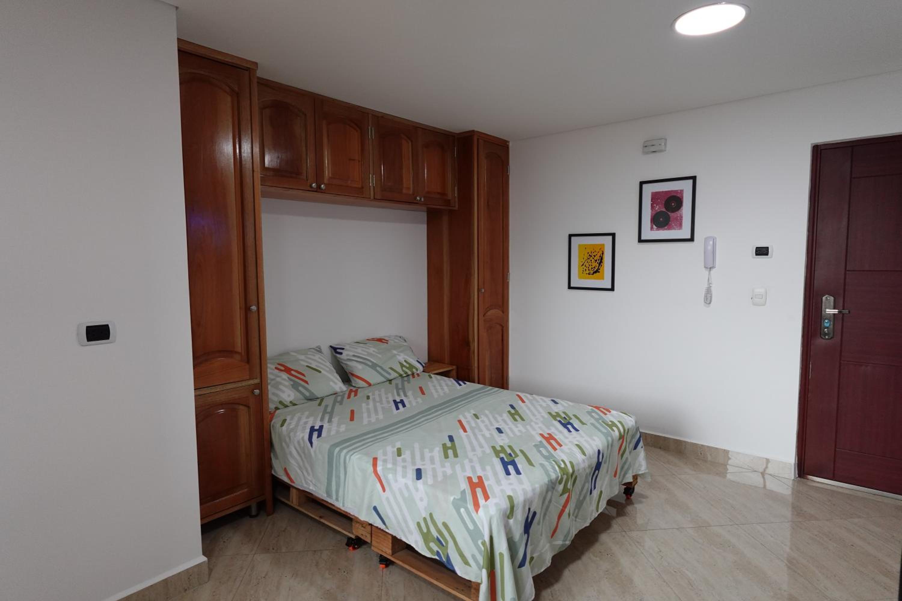 Apartaestudio completo en Laureles