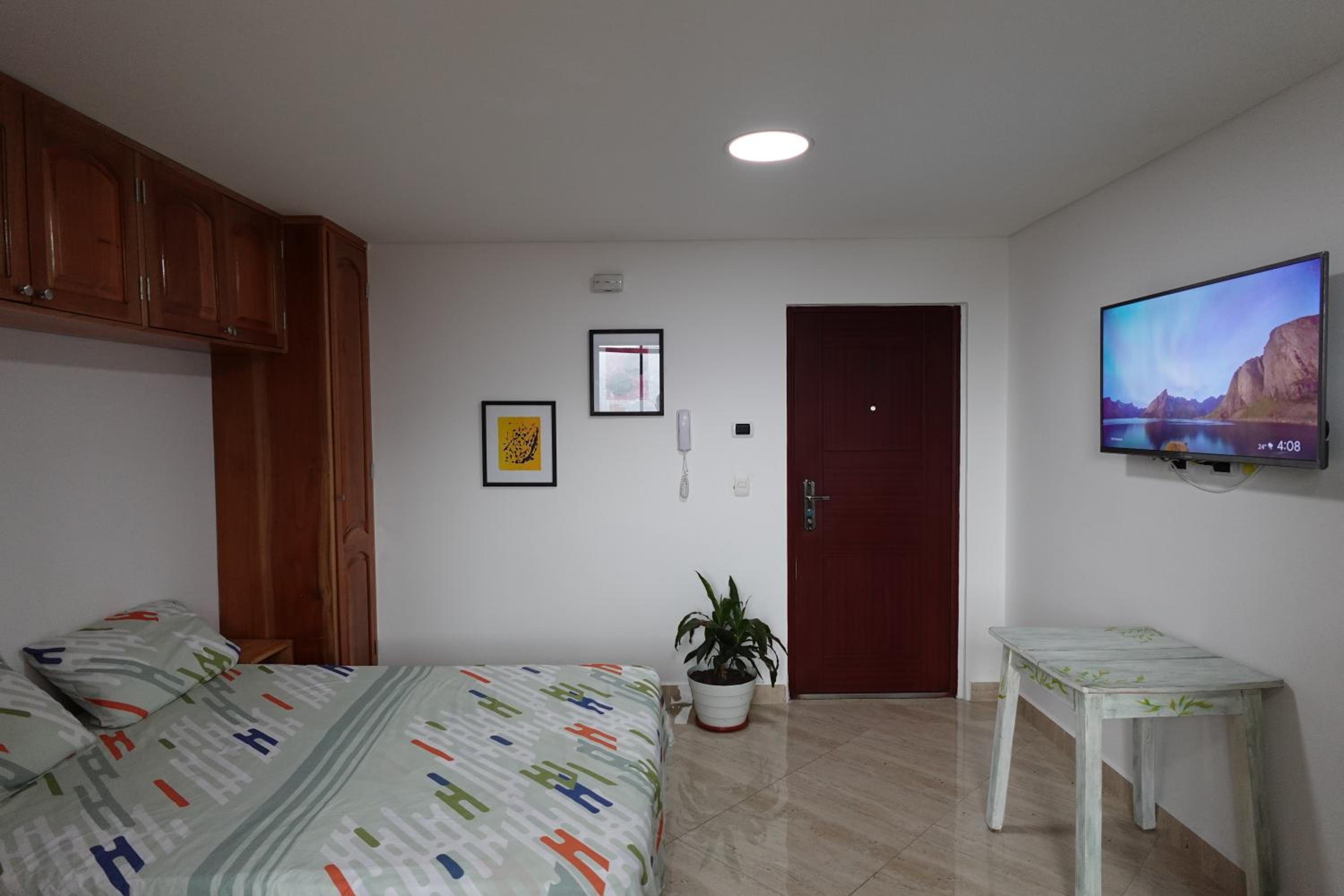 Apartaestudio completo en Laureles