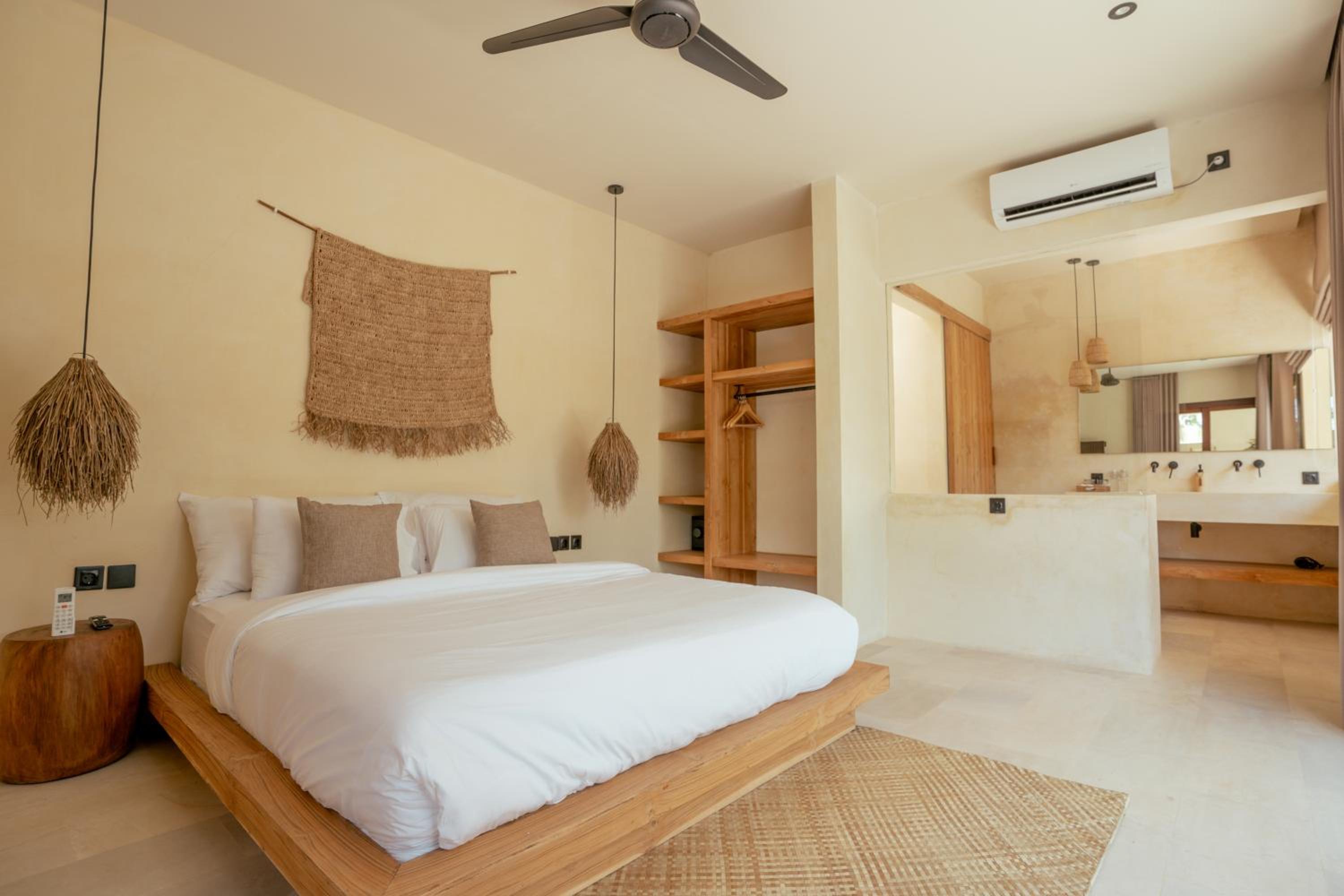 Photo 33