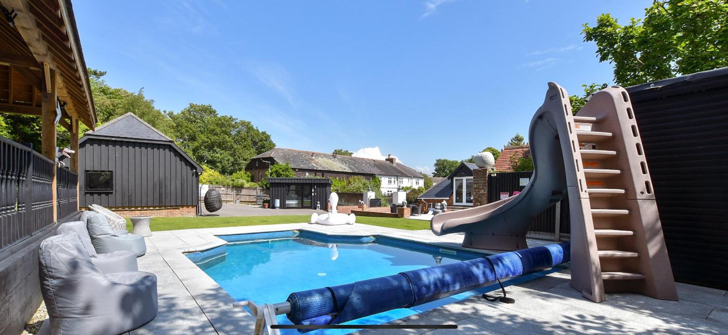 House Oasis heated pool, Hot Tub, Games Bar & Retreat view 4