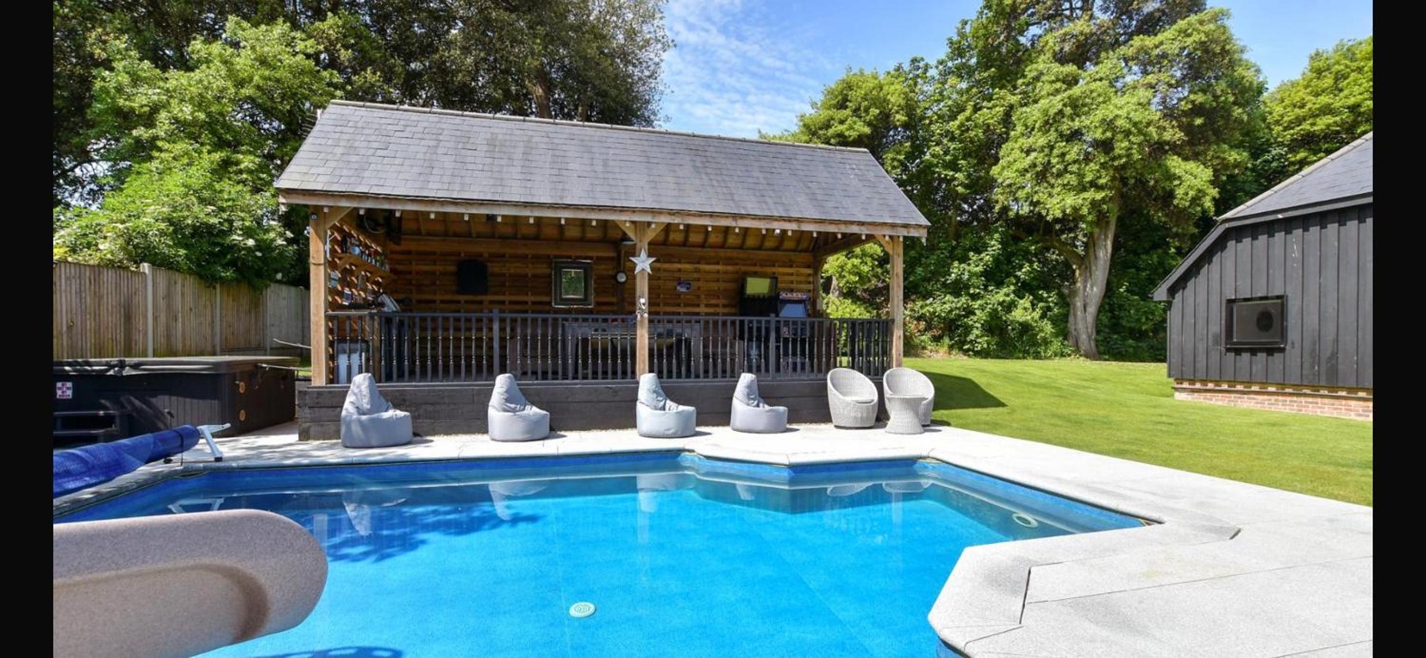 House Oasis heated pool, Hot Tub, Games Bar & Retreat view 5