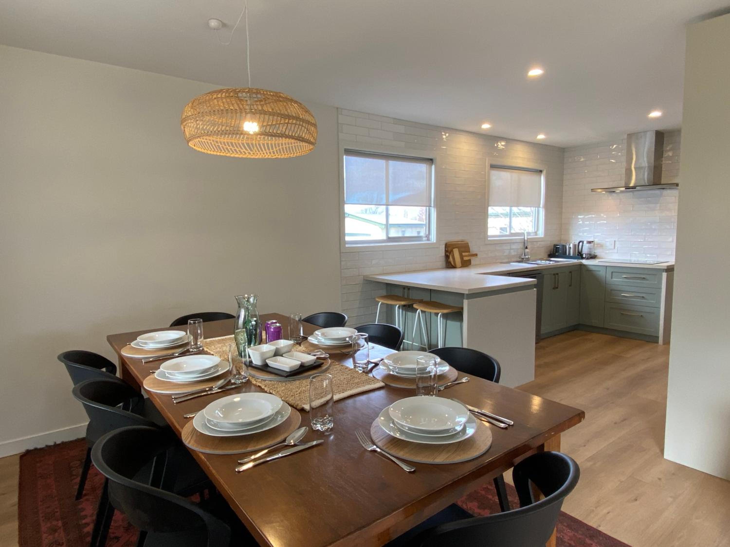 Hotel On the Door Step of Town - Image 1