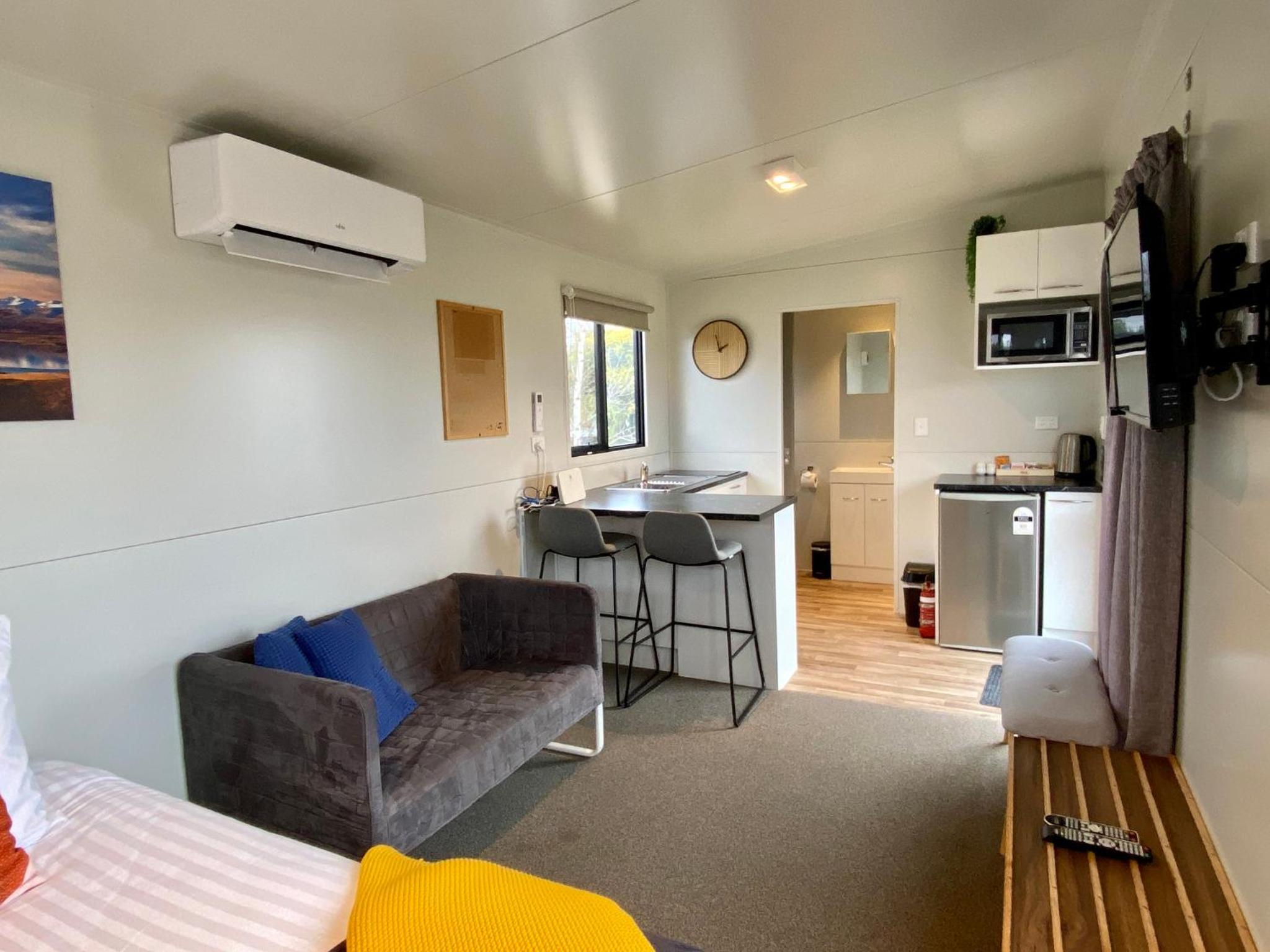 Hotel Stunted Totara, Unit 4 - Image 1