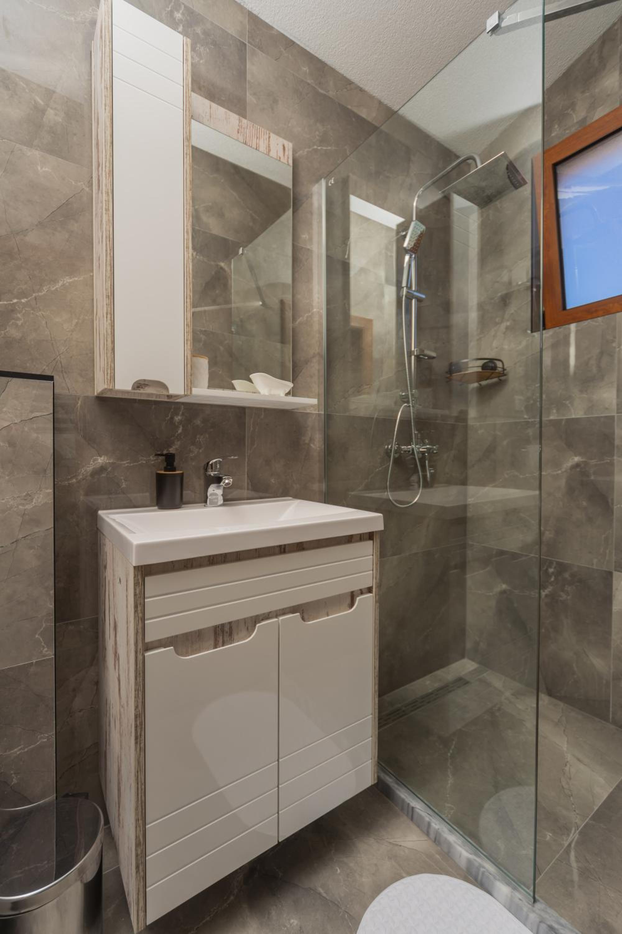 Jasen Apartments Lakeview