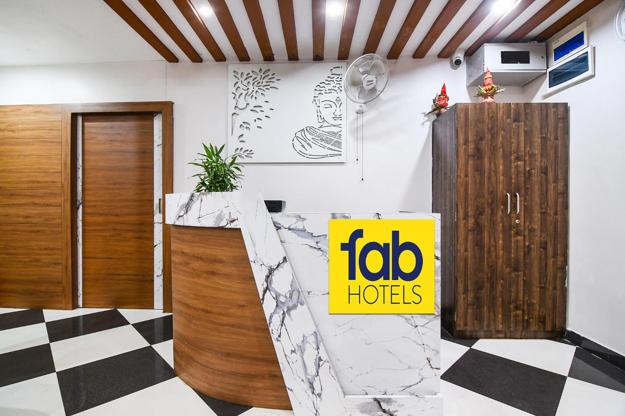 Lobby & Reception