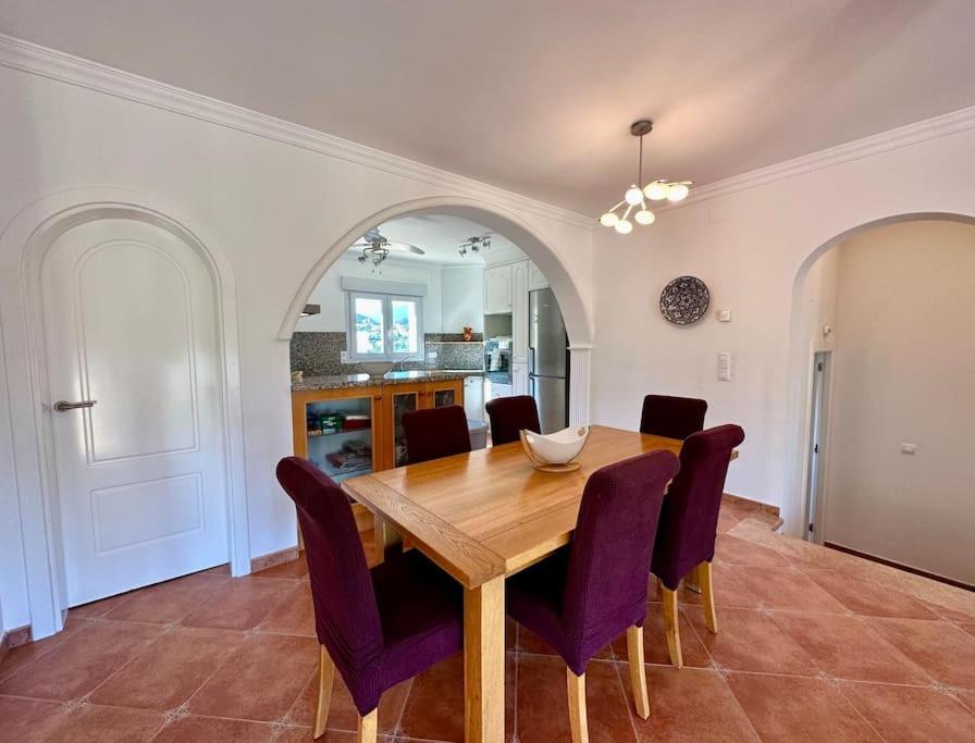 Casa Luna - Three Bedroom Villa with Stunning View view 4