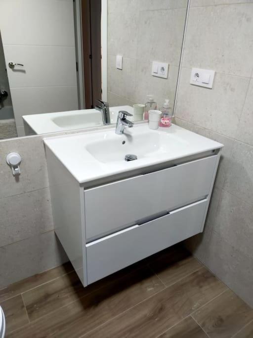 Amplio apartamento al lado del mar