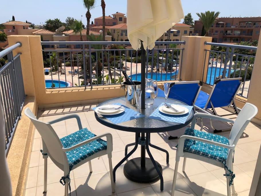 Limnaria Gardens - spacious and sunny 1 bed with pool views