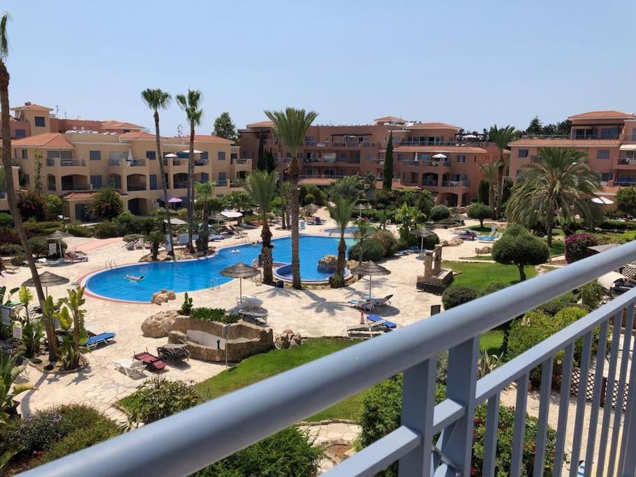 Limnaria Gardens - spacious and sunny 1 bed with pool views