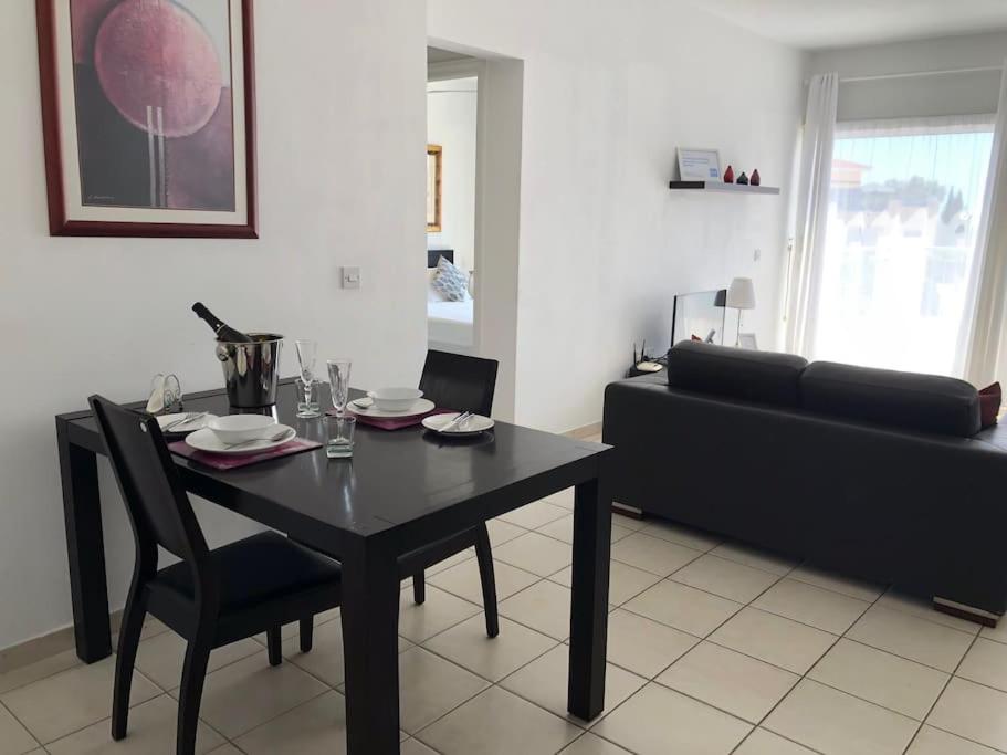 Limnaria Gardens - spacious and sunny 1 bed with pool views