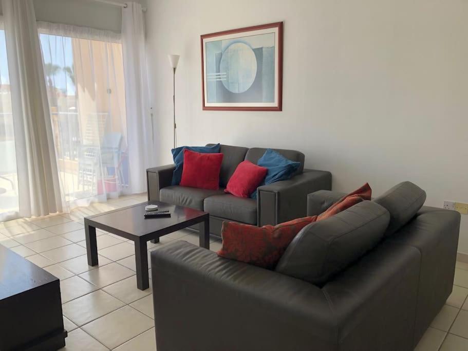 Limnaria Gardens - spacious and sunny 1 bed with pool views