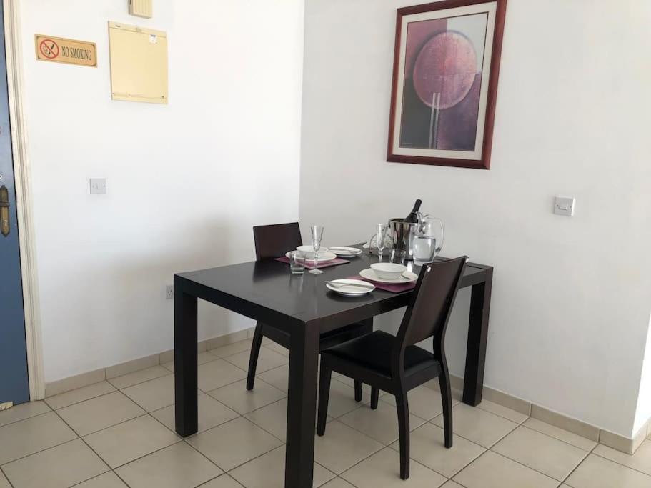 Limnaria Gardens - spacious and sunny 1 bed with pool views