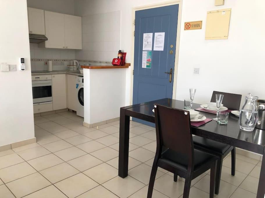 Limnaria Gardens - spacious and sunny 1 bed with pool views