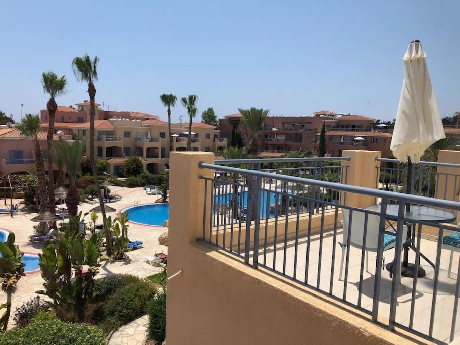 Limnaria Gardens - spacious and sunny 1 bed with pool views