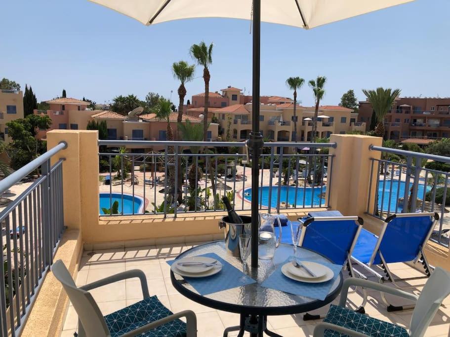 Limnaria Gardens - spacious and sunny 1 bed with pool views
