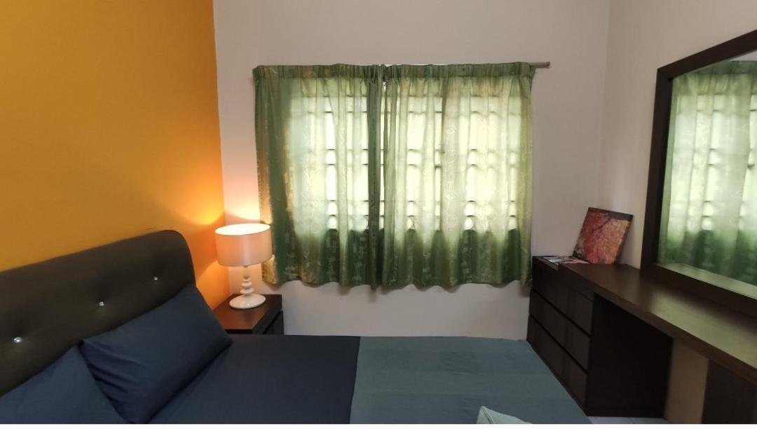 Nicely furnished with pool at Serdang Raya photo 4