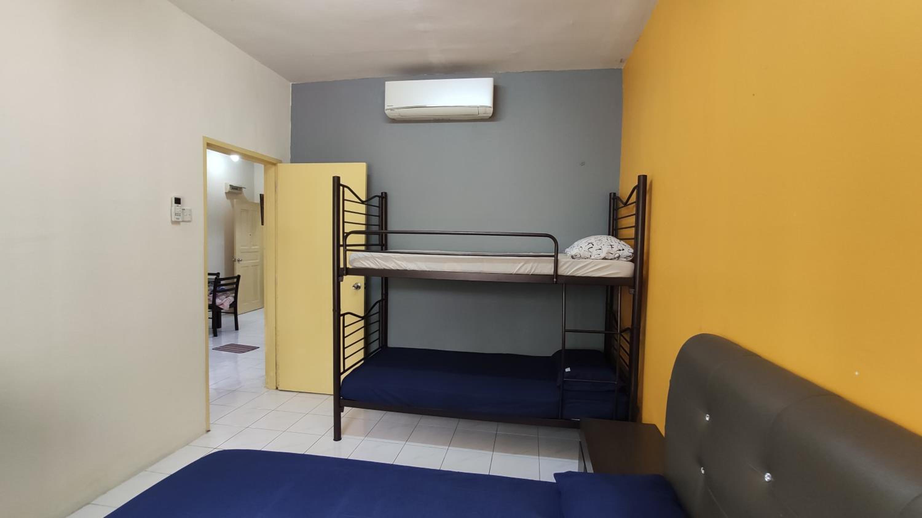 Nicely furnished with pool at Serdang Raya photo 5
