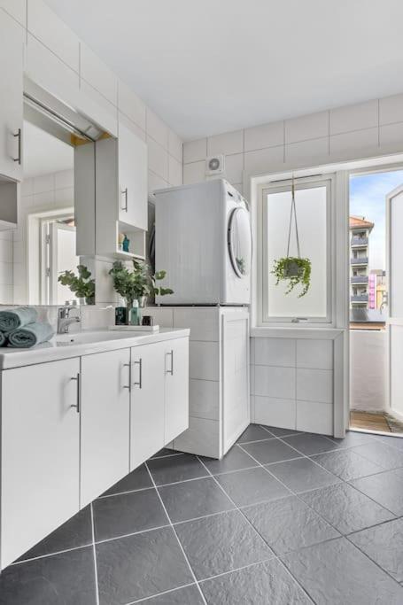 Dinbnb Apartments I 2 Balconies I Newly Renovated I Urban Location view 3