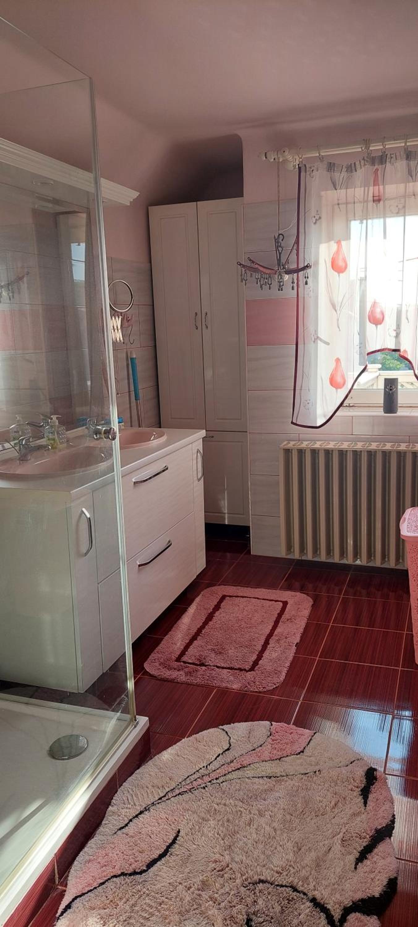 Kata Apartmanháza