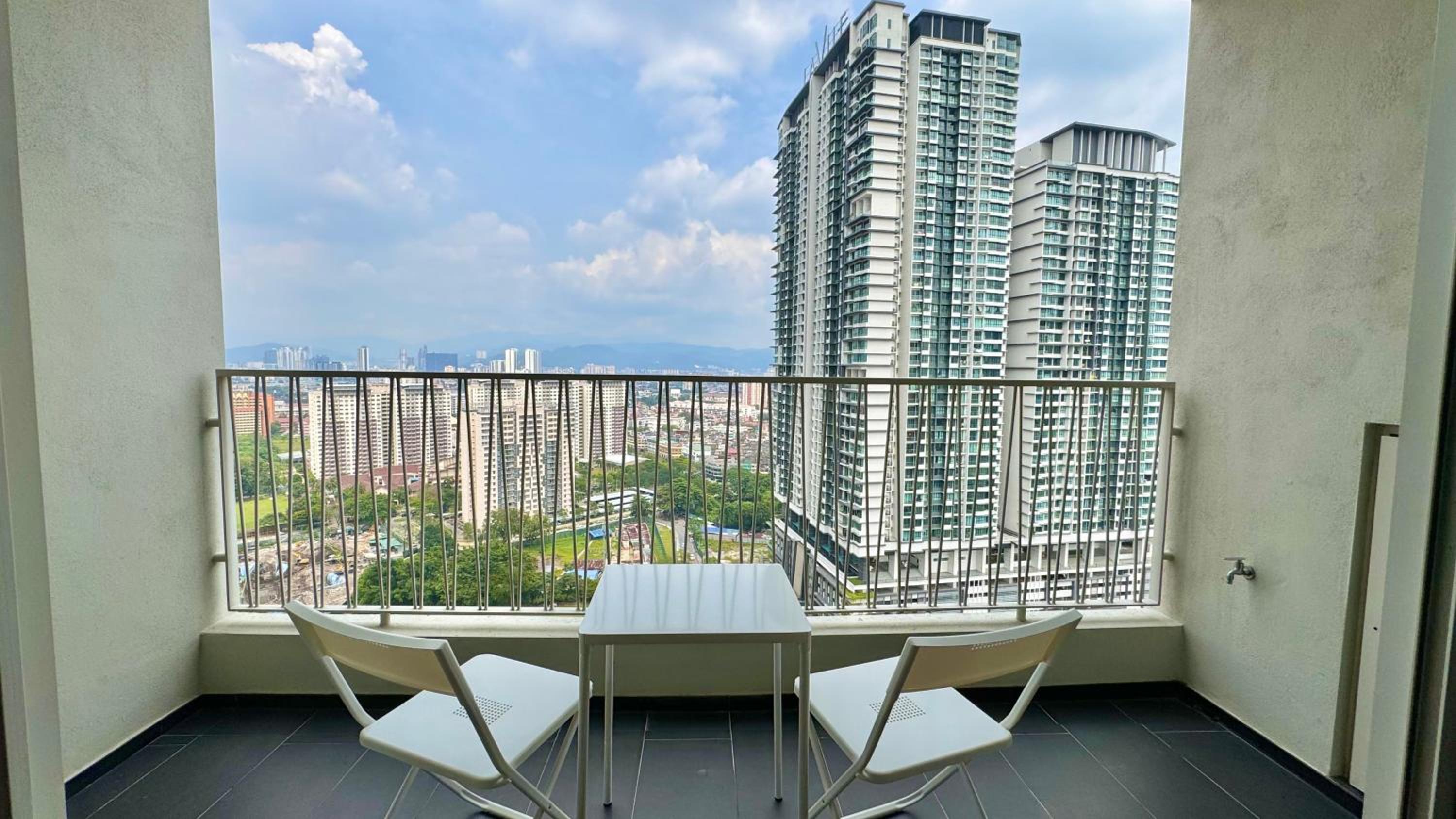 UNA Serviced Apartment by manatidur
