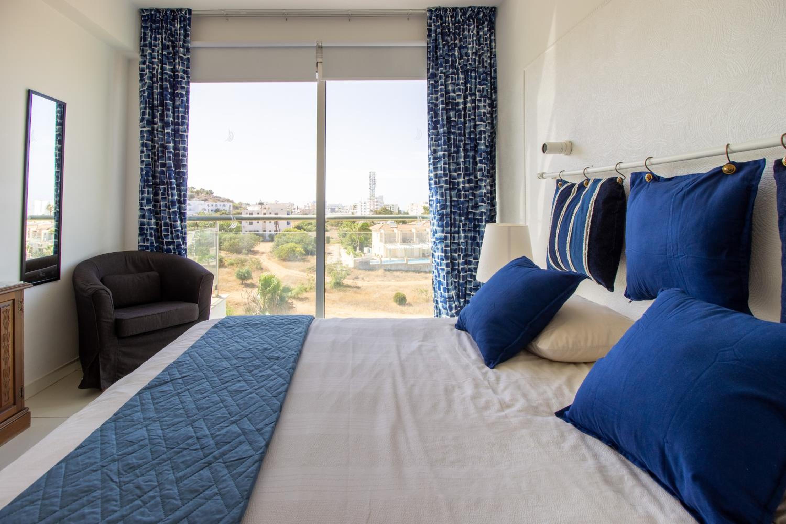 Seafront Stylish Apt, Protaras