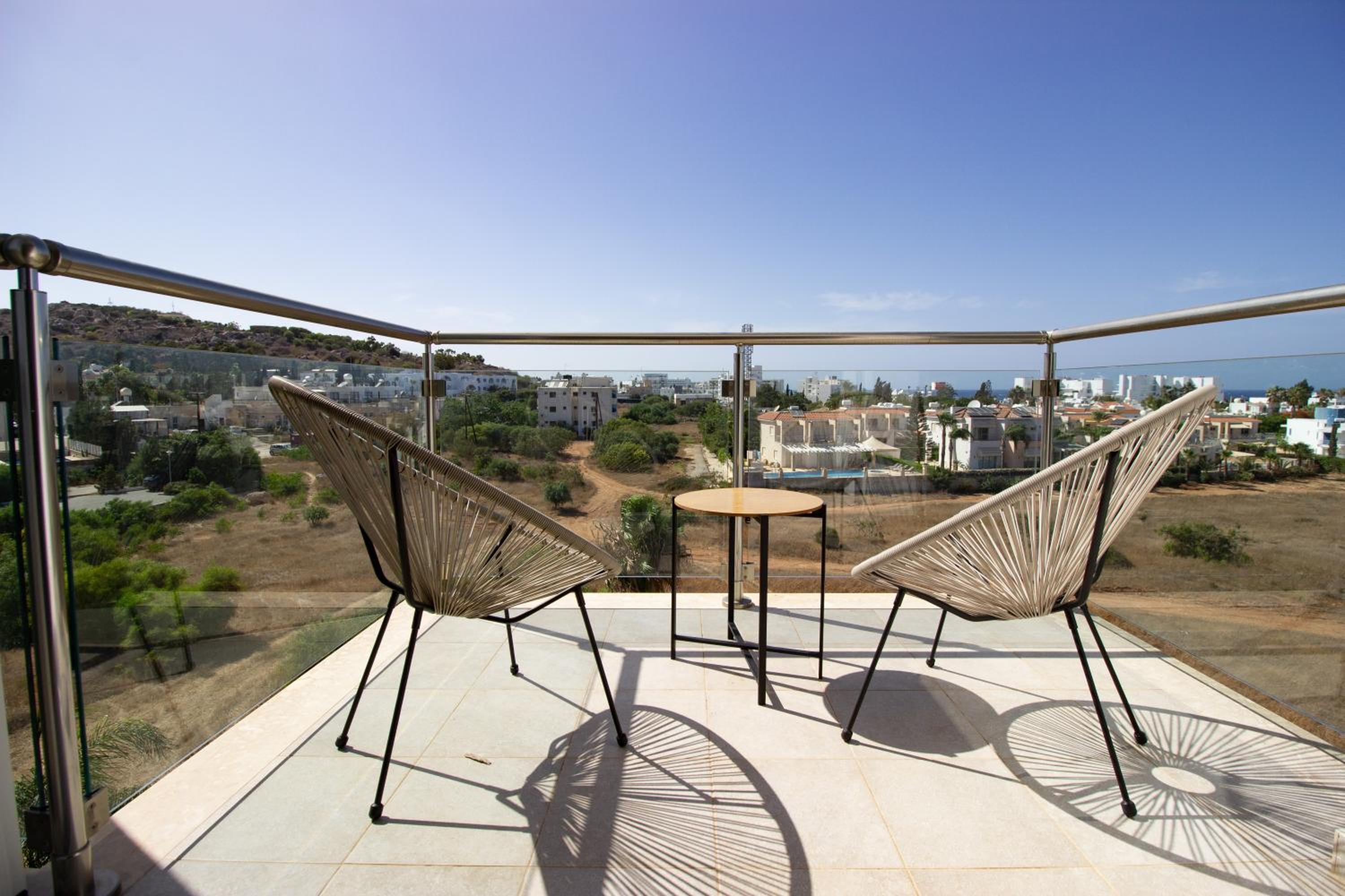 Seafront Stylish Apt, Protaras