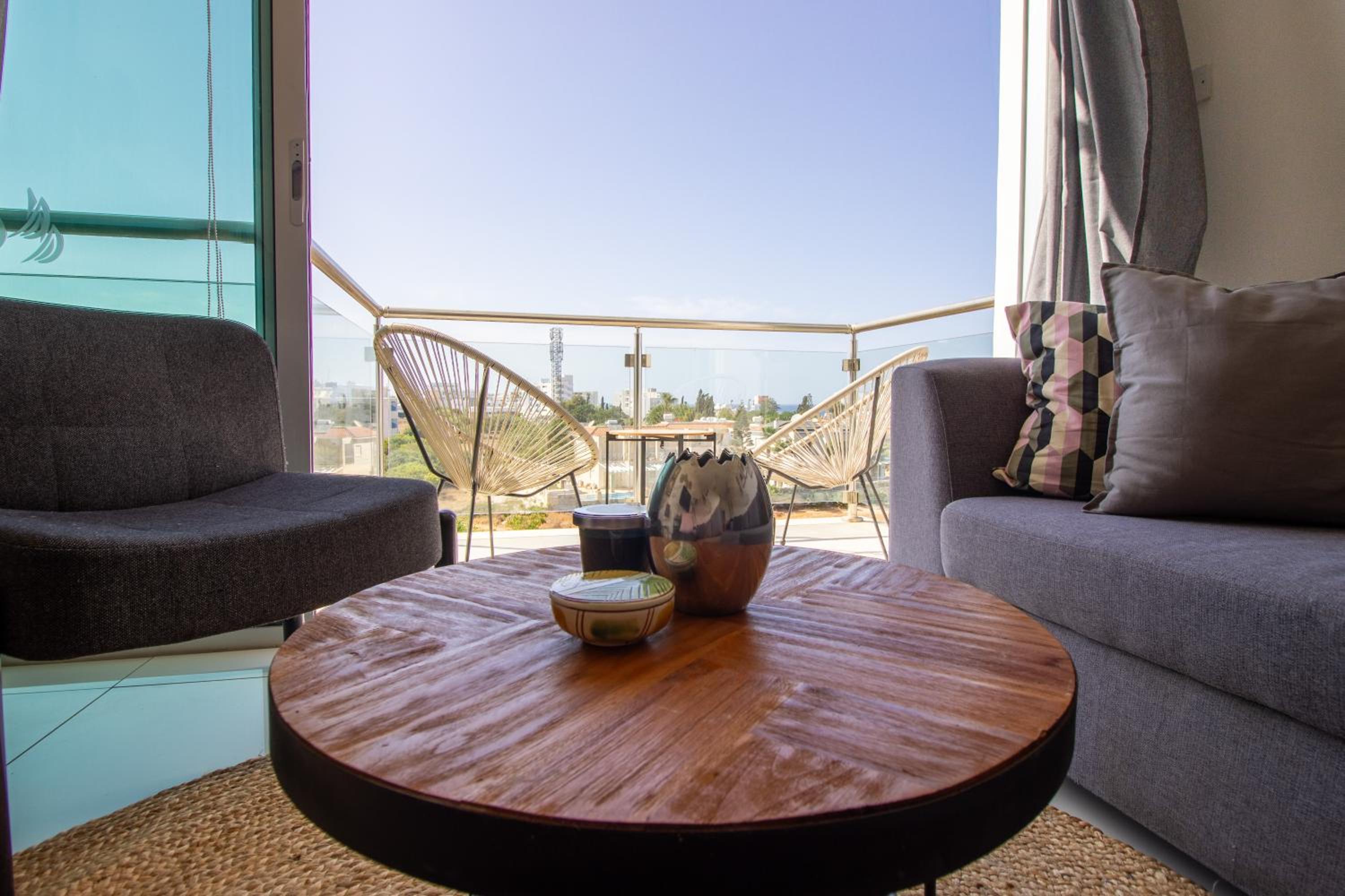 Seafront Stylish Apt, Protaras
