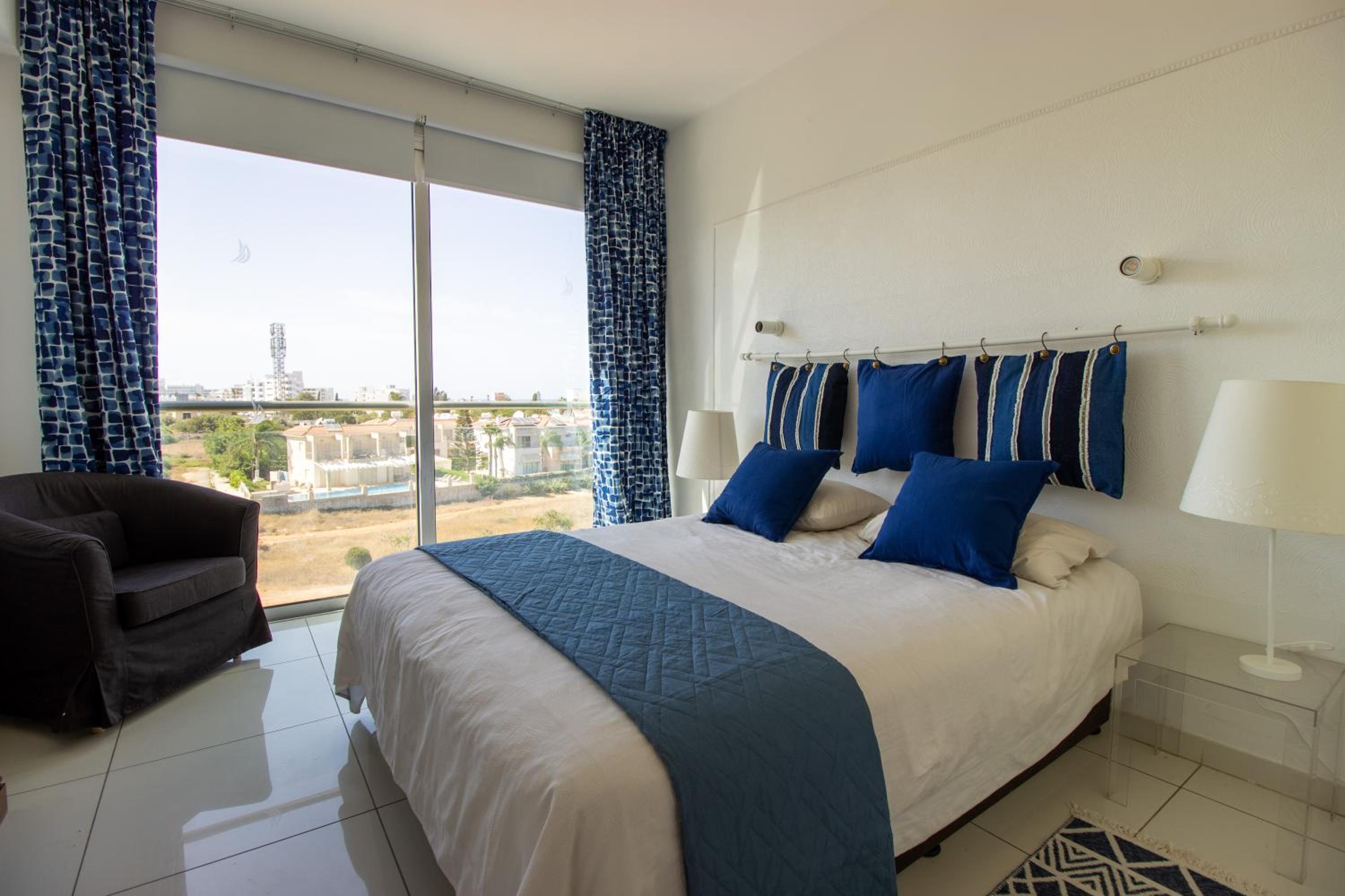 Seafront Stylish Apt, Protaras